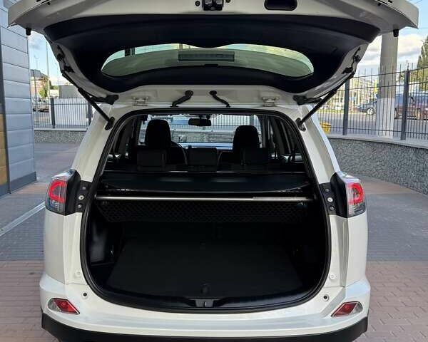 Тойота РАВ 4 2016 в Белой Церкве на Automoto.ua Белый Тойота РАВ 4, объемом двигателя 1.99 л и пробегом 110 тыс. км за 22500 $, фото 61 на Automoto.ua