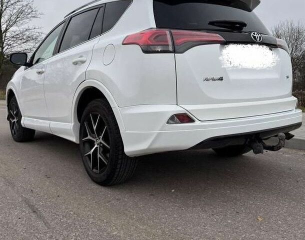 Белый Тойота РАВ 4, объемом двигателя 0 л и пробегом 123 тыс. км за 15500 $, фото 2 на Automoto.ua