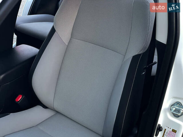 Белый Тойота РАВ 4, объемом двигателя 2.49 л и пробегом 45 тыс. км за 22200 $, фото 37 на Automoto.ua