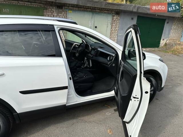 Білий Тойота РАВ 4, об'ємом двигуна 1.99 л та пробігом 149 тис. км за 19500 $, фото 7 на Automoto.ua