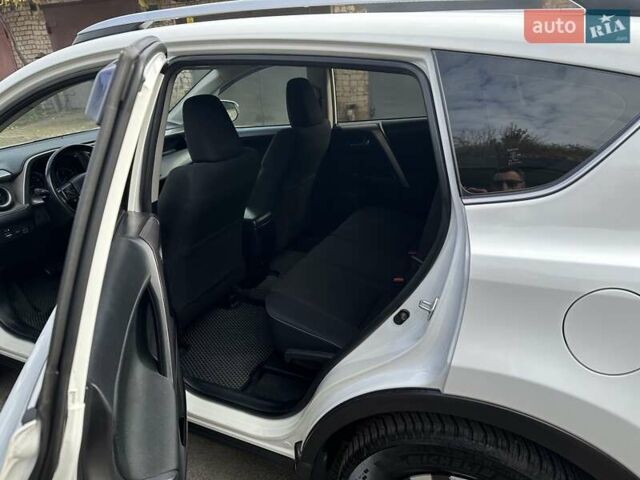 Білий Тойота РАВ 4, об'ємом двигуна 1.99 л та пробігом 149 тис. км за 19500 $, фото 8 на Automoto.ua