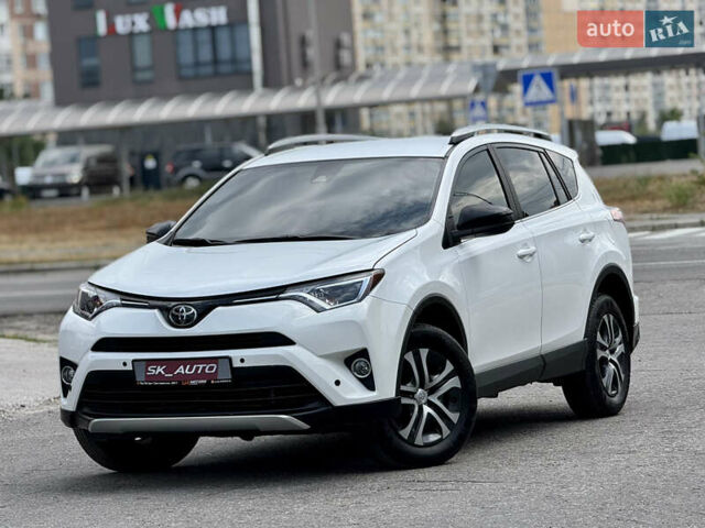 Тойота РАВ 4 2016 у Києві на Automoto.ua Білий Тойота РАВ 4, об'ємом двигуна 2.49 л та пробігом 173 тис. км за 17200 $, фото 57 на Automoto.ua