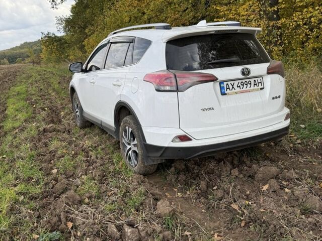 Белый Тойота РАВ 4, объемом двигателя 2 л и пробегом 125 тыс. км за 19700 $, фото 7 на Automoto.ua