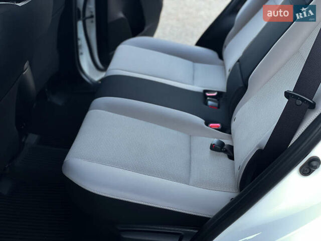 Тойота РАВ 4 2016 в Одессе на Automoto.ua Белый Тойота РАВ 4, объемом двигателя 2.49 л и пробегом 45 тыс. км за 21600 $, фото 38 на Automoto.ua