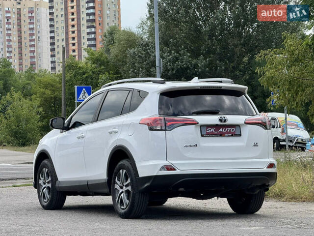 Тойота РАВ 4 2016 у Києві на Automoto.ua Білий Тойота РАВ 4, об'ємом двигуна 2.49 л та пробігом 173 тис. км за 17200 $, фото 9 на Automoto.ua