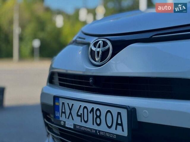 Белый Тойота РАВ 4, объемом двигателя 2.49 л и пробегом 170 тыс. км за 15000 $, фото 3 на Automoto.ua