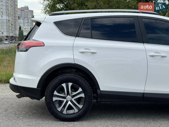 Тойота РАВ 4 2016 у Києві на Automoto.ua Білий Тойота РАВ 4, об'ємом двигуна 2.49 л та пробігом 173 тис. км за 17200 $, фото 78 на Automoto.ua