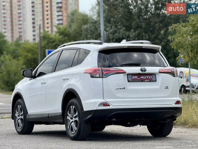 Тойота РАВ 4 2016 у Києві на Automoto.ua Білий Тойота РАВ 4, об'ємом двигуна 2.49 л та пробігом 173 тис. км за 17200 $, фото 8 на Automoto.ua