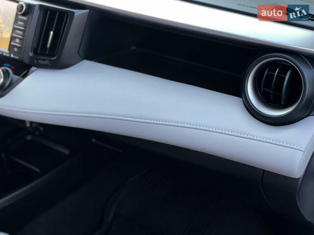 Белый Тойота РАВ 4, объемом двигателя 2.49 л и пробегом 45 тыс. км за 22200 $, фото 33 на Automoto.ua