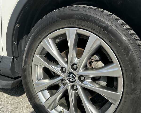 Тойота РАВ 4 2016 в Житомире на Automoto.ua Белый Тойота РАВ 4, объемом двигателя 2.49 л и пробегом 124 тыс. км за 21500 $, фото 19 на Automoto.ua