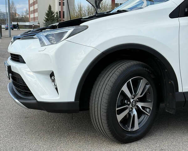 Білий Тойота РАВ 4, об'ємом двигуна 2.23 л та пробігом 155 тис. км за 21500 $, фото 13 на Automoto.ua