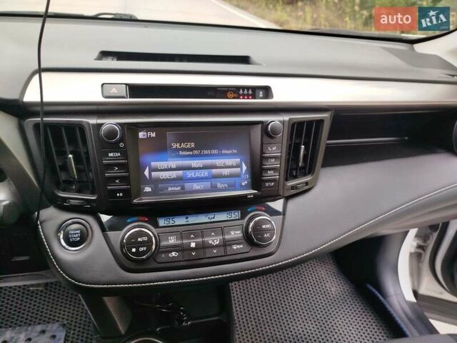 Білий Тойота РАВ 4, об'ємом двигуна 1.99 л та пробігом 194 тис. км за 18500 $, фото 2 на Automoto.ua