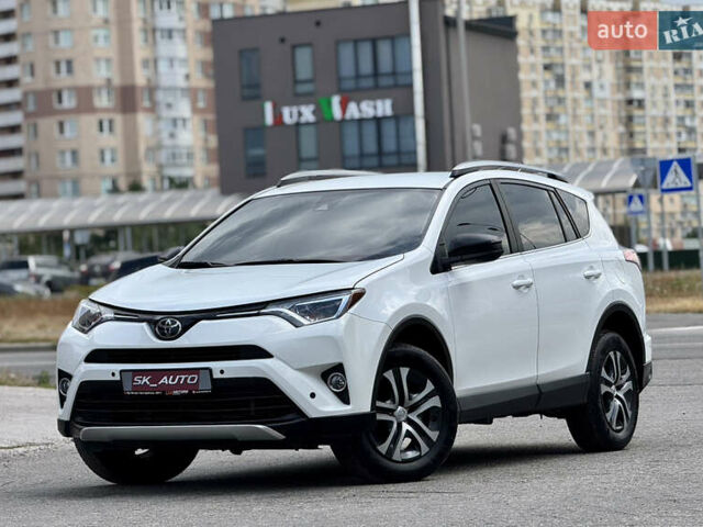 Тойота РАВ 4 2016 у Києві на Automoto.ua Білий Тойота РАВ 4, об'ємом двигуна 2.49 л та пробігом 173 тис. км за 17200 $, фото 56 на Automoto.ua