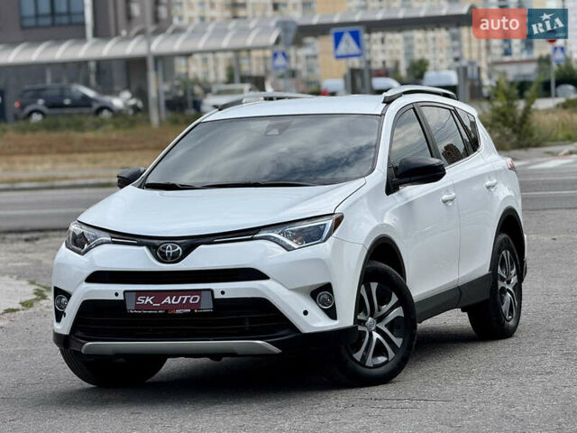 Тойота РАВ 4 2016 у Києві на Automoto.ua Білий Тойота РАВ 4, об'ємом двигуна 2.49 л та пробігом 173 тис. км за 17200 $, фото 1 на Automoto.ua
