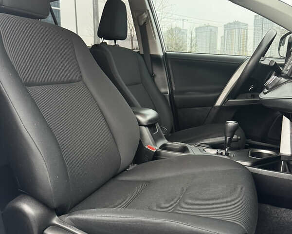 Білий Тойота РАВ 4, об'ємом двигуна 2.49 л та пробігом 173 тис. км за 16100 $, фото 33 на Automoto.ua