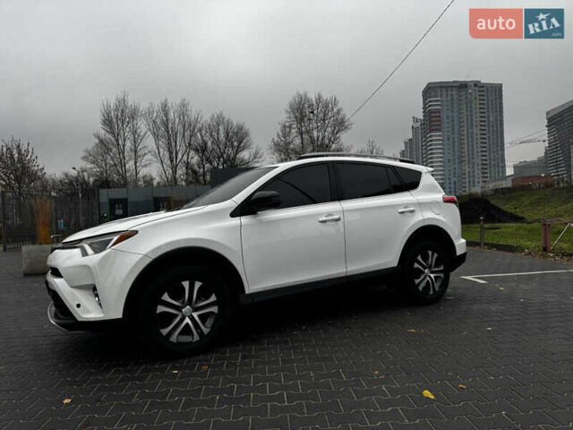 Білий Тойота РАВ 4, об'ємом двигуна 2.49 л та пробігом 173 тис. км за 16100 $, фото 6 на Automoto.ua