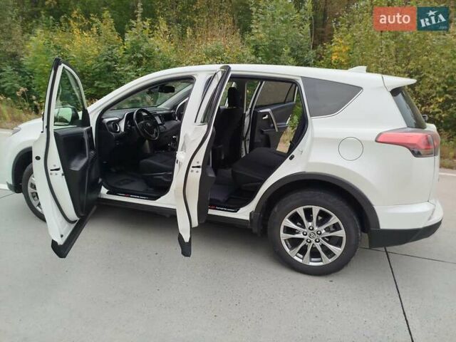 Білий Тойота РАВ 4, об'ємом двигуна 1.99 л та пробігом 194 тис. км за 18500 $, фото 3 на Automoto.ua