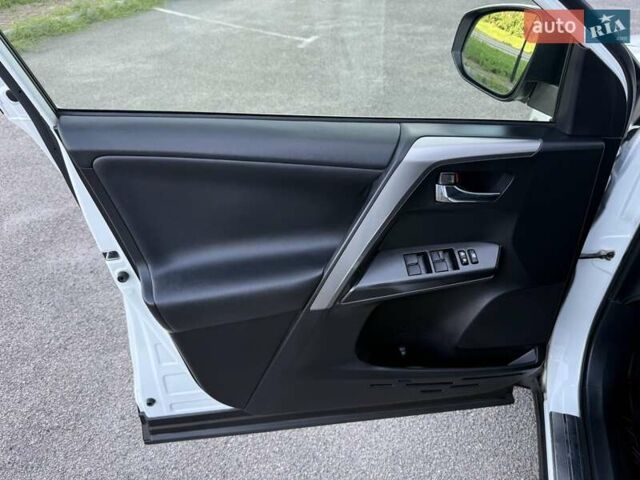 Белый Тойота РАВ 4, объемом двигателя 1.99 л и пробегом 110 тыс. км за 19999 $, фото 28 на Automoto.ua