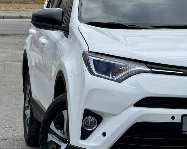 Тойота РАВ 4 2016 у Києві на Automoto.ua Білий Тойота РАВ 4, об'ємом двигуна 2.49 л та пробігом 173 тис. км за 17200 $, фото 74 на Automoto.ua