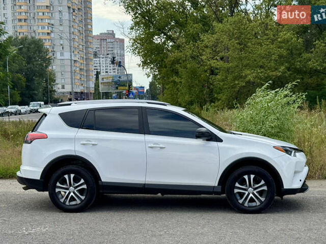 Тойота РАВ 4 2016 у Києві на Automoto.ua Білий Тойота РАВ 4, об'ємом двигуна 2.49 л та пробігом 173 тис. км за 17200 $, фото 6 на Automoto.ua