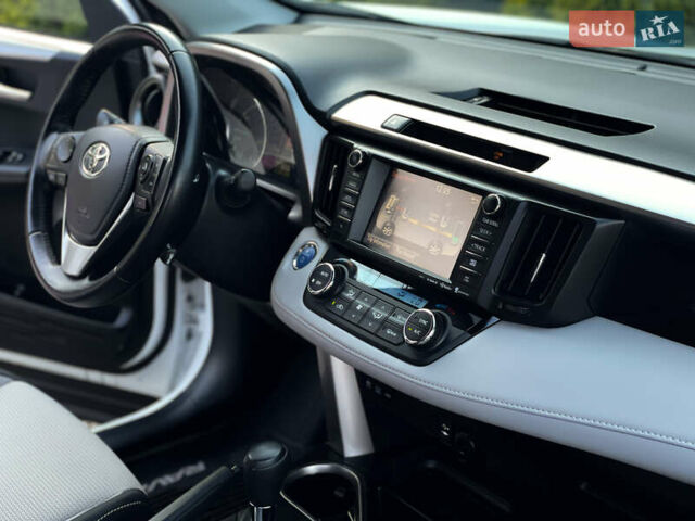 Белый Тойота РАВ 4, объемом двигателя 2.49 л и пробегом 45 тыс. км за 22200 $, фото 31 на Automoto.ua