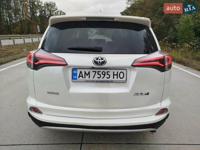 Білий Тойота РАВ 4, об'ємом двигуна 1.99 л та пробігом 194 тис. км за 18500 $, фото 7 на Automoto.ua