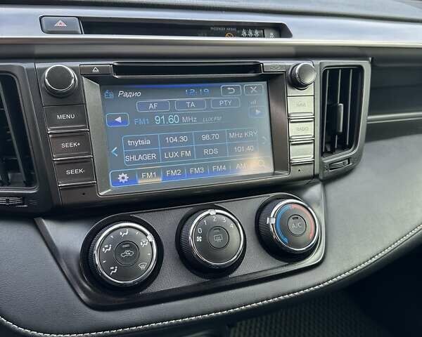 Білий Тойота РАВ 4, об'ємом двигуна 1.99 л та пробігом 149 тис. км за 19500 $, фото 11 на Automoto.ua