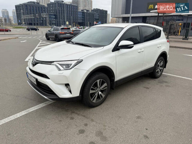 Белый Тойота РАВ 4, объемом двигателя 2.23 л и пробегом 140 тыс. км за 21500 $, фото 3 на Automoto.ua