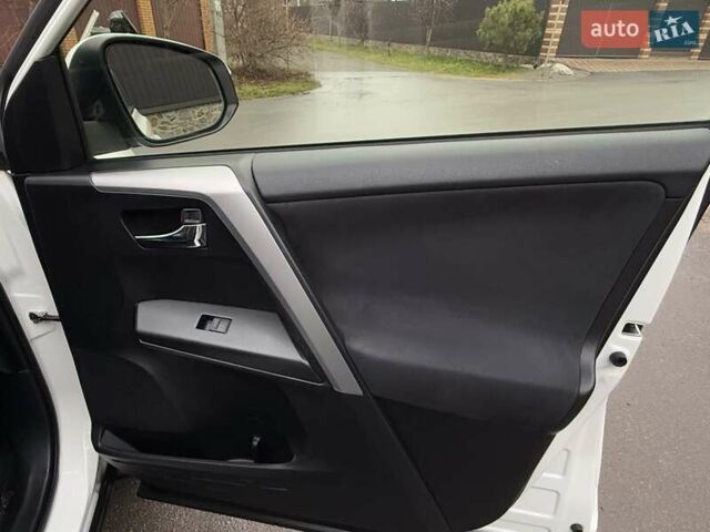 Белый Тойота РАВ 4, объемом двигателя 2.49 л и пробегом 71 тыс. км за 24800 $, фото 32 на Automoto.ua