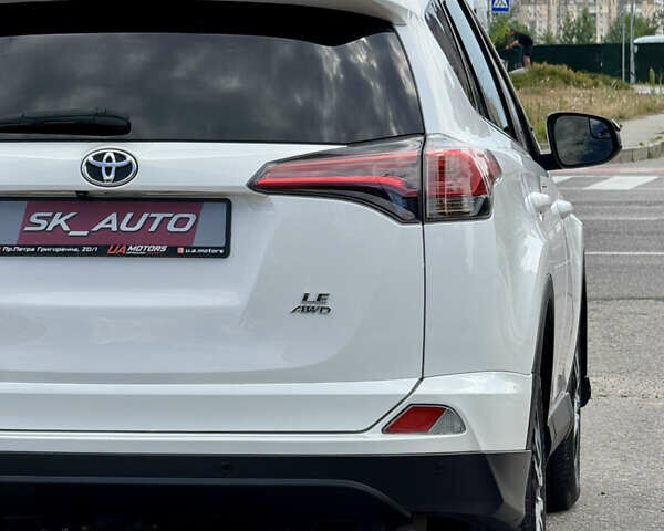 Тойота РАВ 4 2016 у Києві на Automoto.ua Білий Тойота РАВ 4, об'ємом двигуна 2.49 л та пробігом 173 тис. км за 17200 $, фото 94 на Automoto.ua