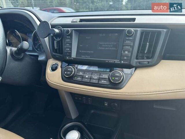 Тойота РАВ 4 2016 в Житомире на Automoto.ua Белый Тойота РАВ 4, объемом двигателя 2.49 л и пробегом 124 тыс. км за 21500 $, фото 44 на Automoto.ua