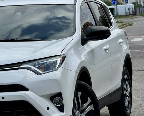 Тойота РАВ 4 2016 у Києві на Automoto.ua Білий Тойота РАВ 4, об'ємом двигуна 2.49 л та пробігом 173 тис. км за 17200 $, фото 62 на Automoto.ua