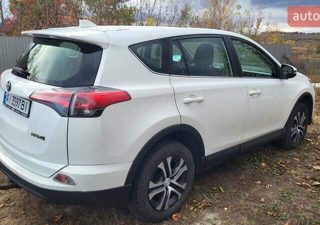 Белый Тойота РАВ 4, объемом двигателя 2 л и пробегом 250 тыс. км за 19500 $, фото 4 на Automoto.ua