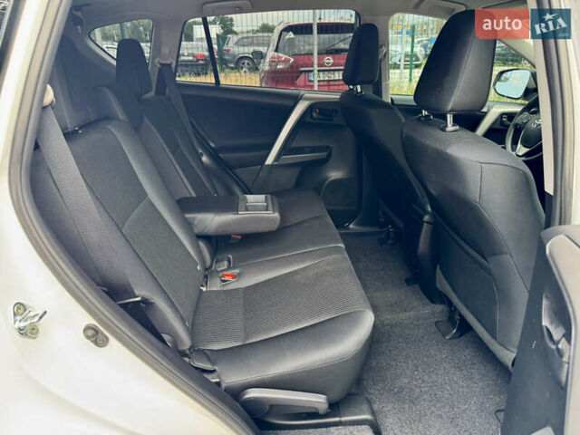 Тойота РАВ 4 2016 у Києві на Automoto.ua Білий Тойота РАВ 4, об'ємом двигуна 2.49 л та пробігом 173 тис. км за 17200 $, фото 31 на Automoto.ua