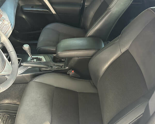 Белый Тойота РАВ 4, объемом двигателя 2.5 л и пробегом 147 тыс. км за 20399 $, фото 8 на Automoto.ua