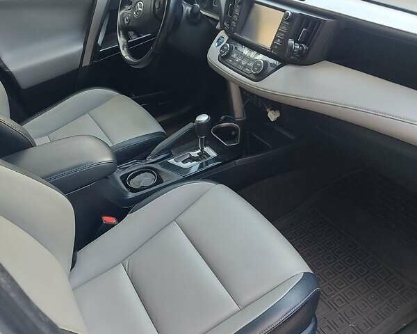 Тойота РАВ 4 2016 у Одесі на Automoto.ua Білий Тойота РАВ 4, об'ємом двигуна 2.49 л та пробігом 98 тис. км за 21900 $, фото 11 на Automoto.ua