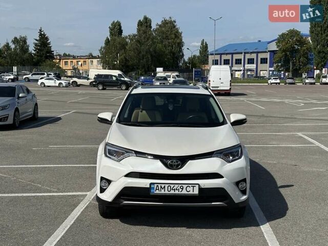 Тойота РАВ 4 2016 в Житомире на Automoto.ua Белый Тойота РАВ 4, объемом двигателя 2.49 л и пробегом 124 тыс. км за 21500 $, фото 1 на Automoto.ua