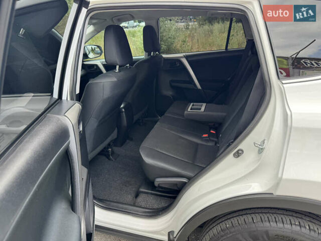 Тойота РАВ 4 2016 у Києві на Automoto.ua Білий Тойота РАВ 4, об'ємом двигуна 2.49 л та пробігом 173 тис. км за 17200 $, фото 25 на Automoto.ua