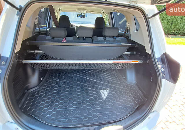 Тойота РАВ 4 2016 в Ужгороде на Automoto.ua Белый Тойота РАВ 4, объемом двигателя 1.99 л и пробегом 119 тыс. км за 20500 $, фото 10 на Automoto.ua