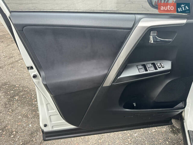 Белый Тойота РАВ 4, объемом двигателя 2.49 л и пробегом 72 тыс. км за 22900 $, фото 14 на Automoto.ua