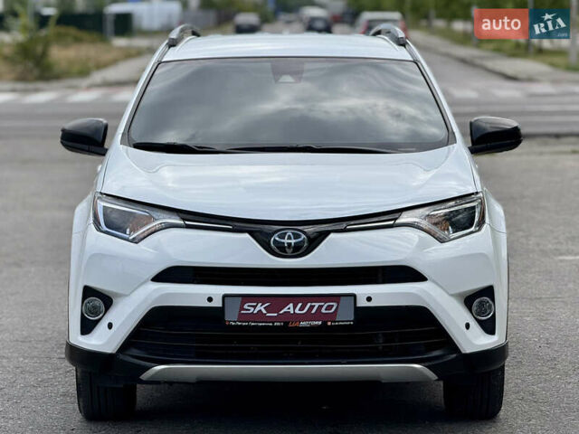 Тойота РАВ 4 2016 у Києві на Automoto.ua Білий Тойота РАВ 4, об'ємом двигуна 2.49 л та пробігом 173 тис. км за 17200 $, фото 2 на Automoto.ua
