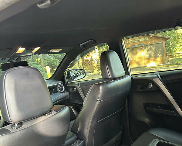 Белый Тойота РАВ 4, объемом двигателя 2.5 л и пробегом 147 тыс. км за 20399 $, фото 13 на Automoto.ua