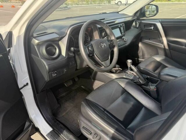 Белый Тойота РАВ 4, объемом двигателя 2.5 л и пробегом 159 тыс. км за 18000 $, фото 4 на Automoto.ua