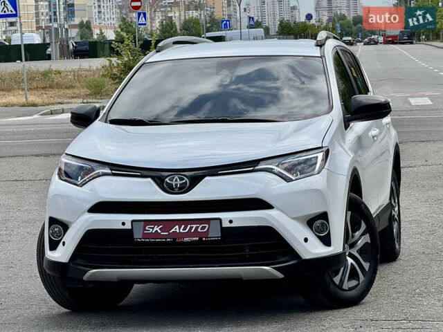 Тойота РАВ 4 2016 у Києві на Automoto.ua Білий Тойота РАВ 4, об'ємом двигуна 2.49 л та пробігом 173 тис. км за 17200 $, фото 61 на Automoto.ua