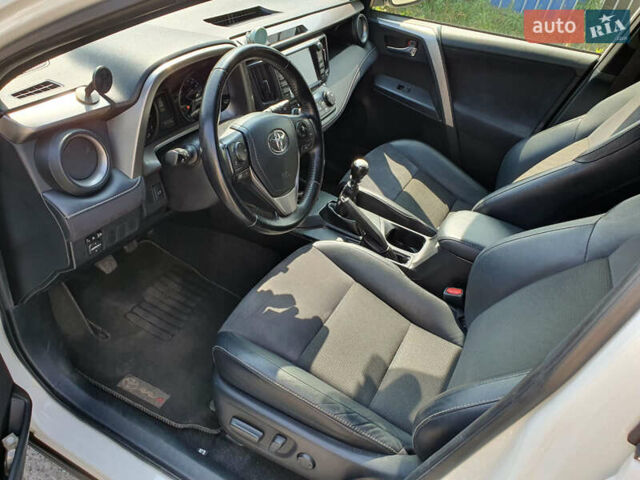 Білий Тойота РАВ 4, об'ємом двигуна 2 л та пробігом 157 тис. км за 22000 $, фото 7 на Automoto.ua