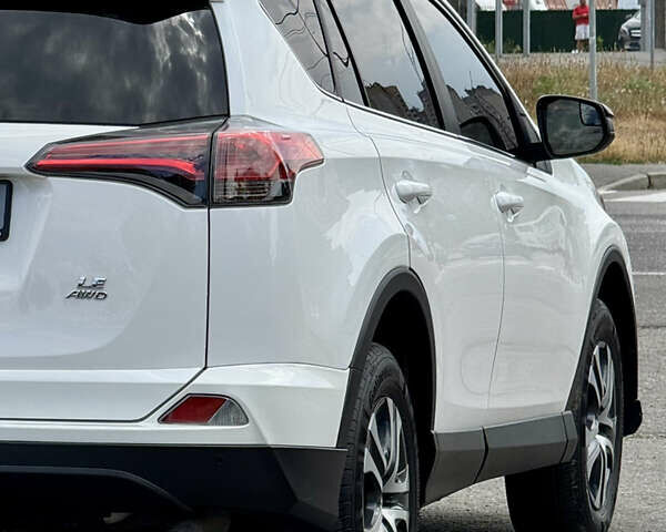 Тойота РАВ 4 2016 у Києві на Automoto.ua Білий Тойота РАВ 4, об'ємом двигуна 2.49 л та пробігом 173 тис. км за 17200 $, фото 92 на Automoto.ua