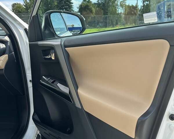 Тойота РАВ 4 2016 в Житомире на Automoto.ua Белый Тойота РАВ 4, объемом двигателя 2.49 л и пробегом 124 тыс. км за 21500 $, фото 27 на Automoto.ua