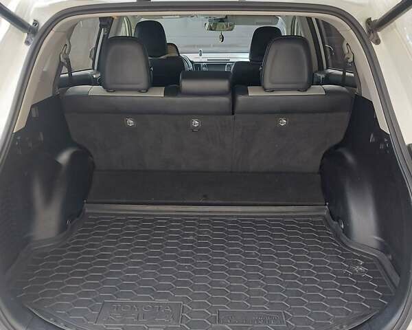 Тойота РАВ 4 2016 у Одесі на Automoto.ua Білий Тойота РАВ 4, об'ємом двигуна 2.49 л та пробігом 98 тис. км за 21900 $, фото 16 на Automoto.ua