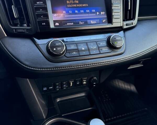 Тойота РАВ 4 2016 в Белой Церкве на Automoto.ua Белый Тойота РАВ 4, объемом двигателя 1.99 л и пробегом 110 тыс. км за 22500 $, фото 56 на Automoto.ua