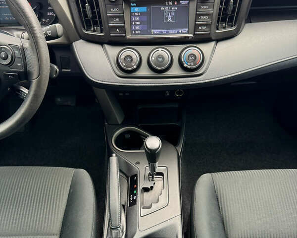 Тойота РАВ 4 2016 у Києві на Automoto.ua Білий Тойота РАВ 4, об'ємом двигуна 2.49 л та пробігом 173 тис. км за 17200 $, фото 42 на Automoto.ua